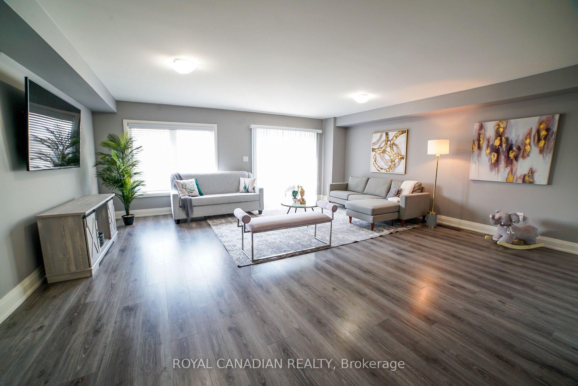 1F Chisholm Street E