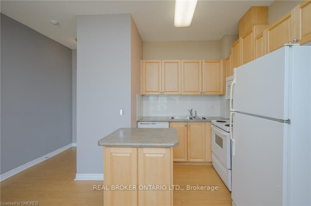 200 Burnhamthorpe Rd E, #Ph9