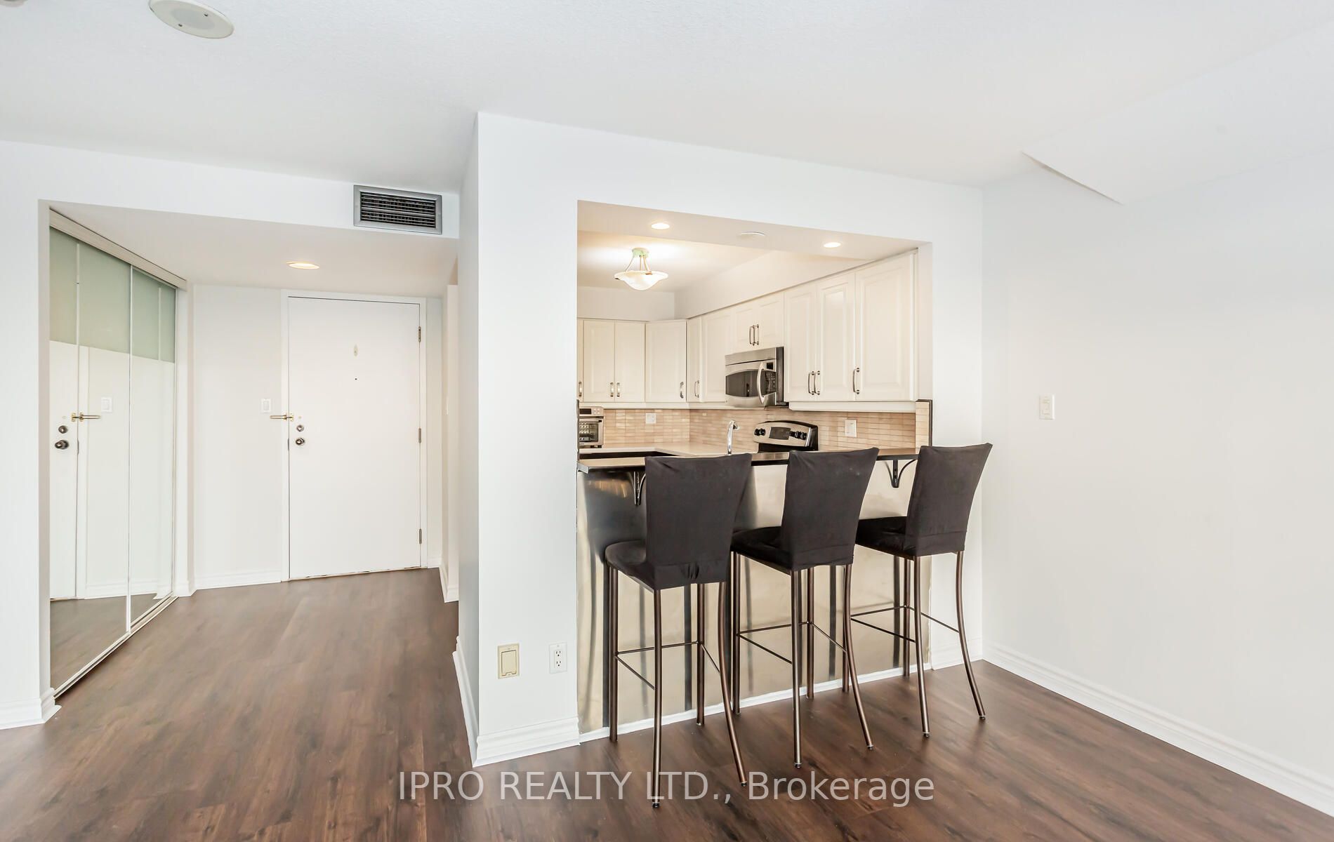50 Eglinton Ave W, #1510