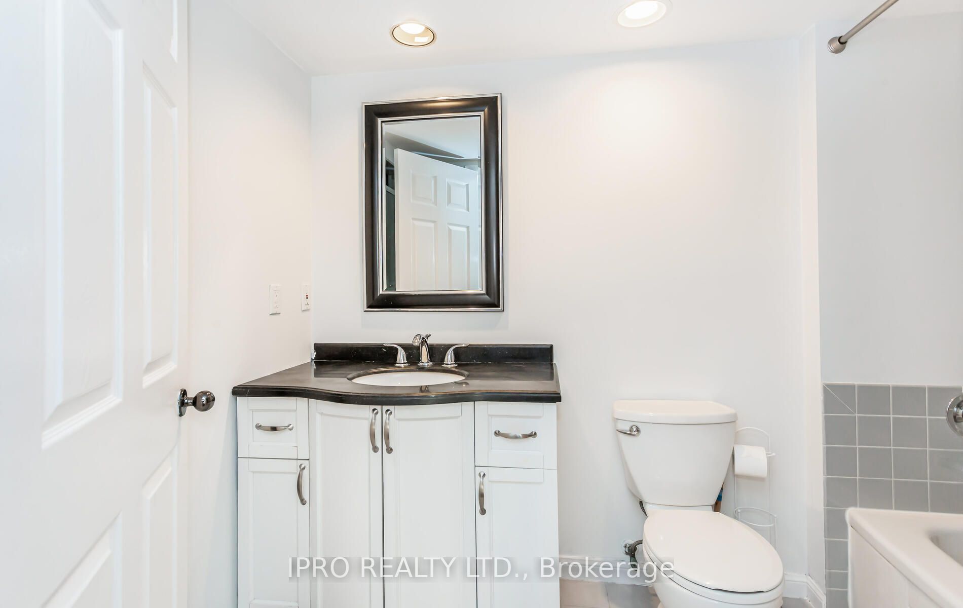 50 Eglinton Ave W, #1510