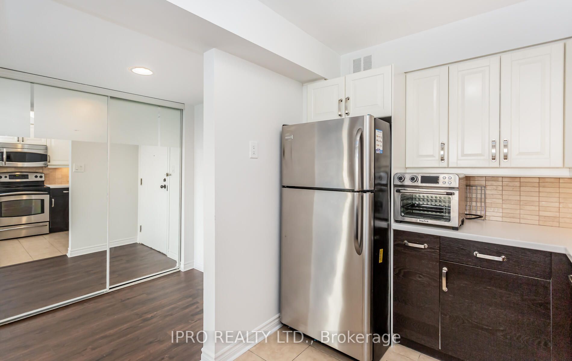 50 Eglinton Ave W, #1510