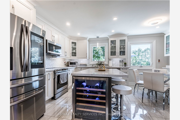 208 Rutherford Rd N, Brampton
