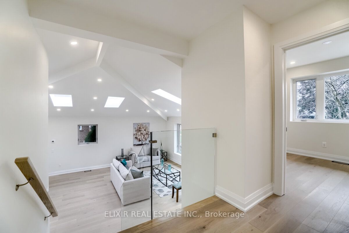 432 Valleyfield Dr