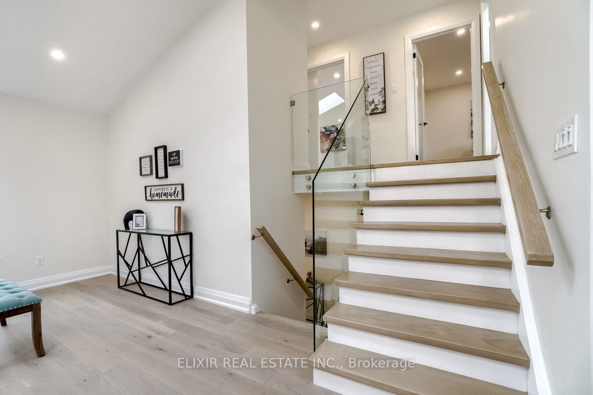 432 Valleyfield Dr