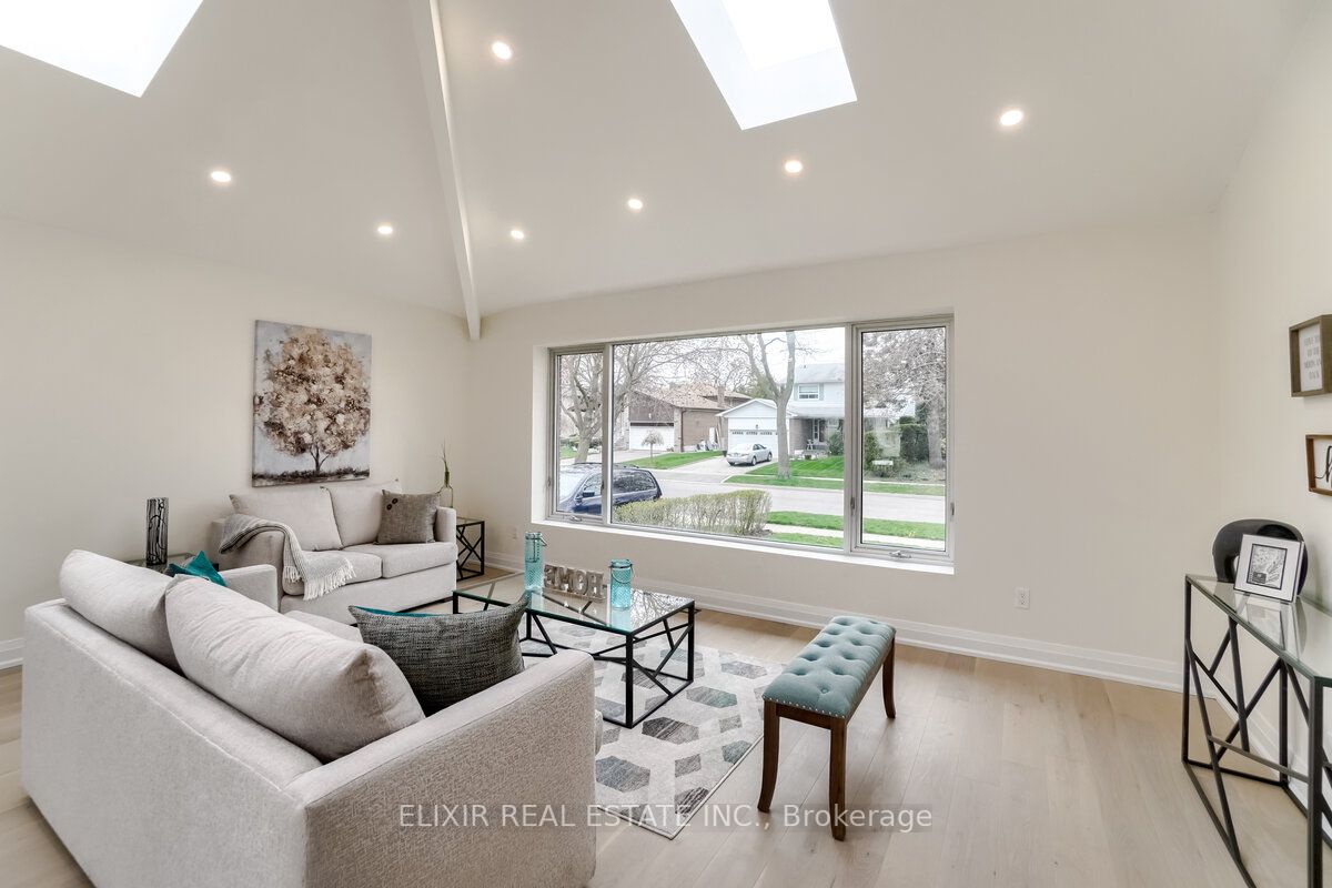 432 Valleyfield Dr