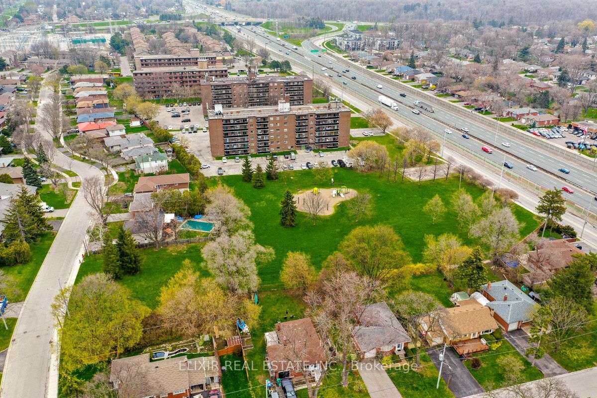 432 Valleyfield Dr