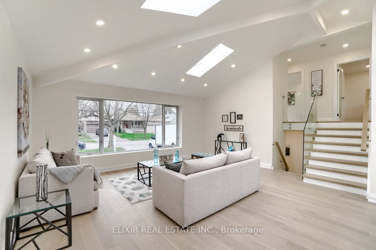 432 Valleyfield Dr