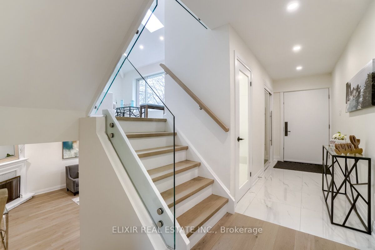 432 Valleyfield Dr