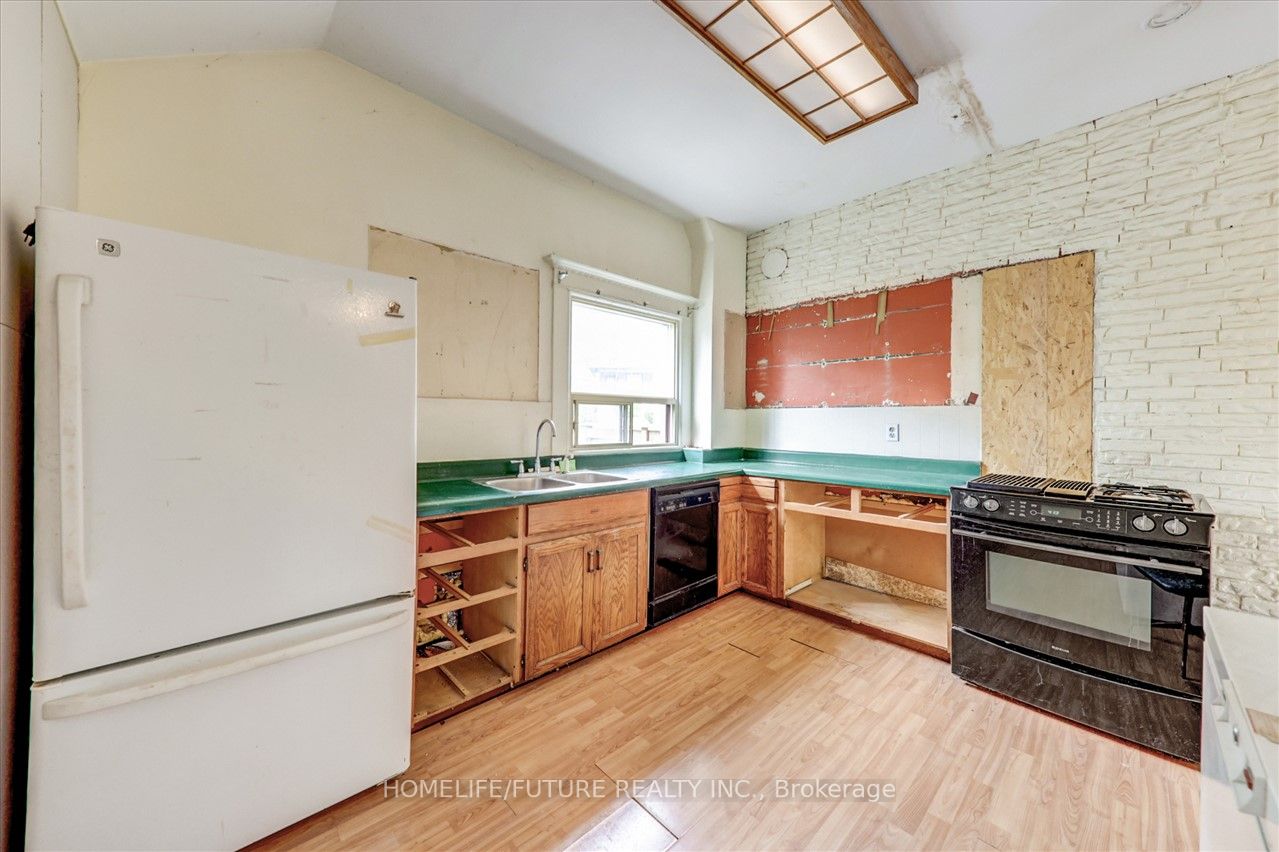 18A Indian Rd Cres
