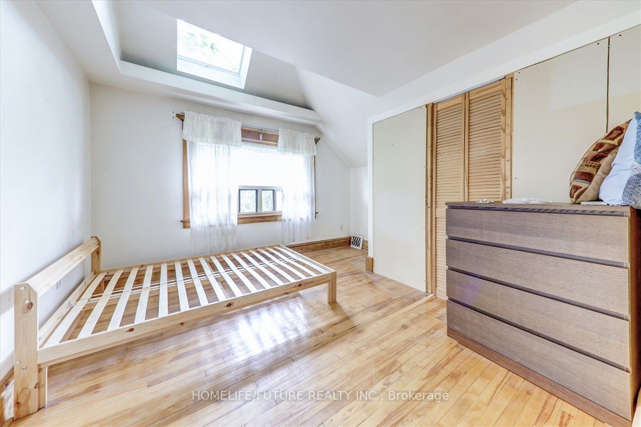18A Indian Rd Cres