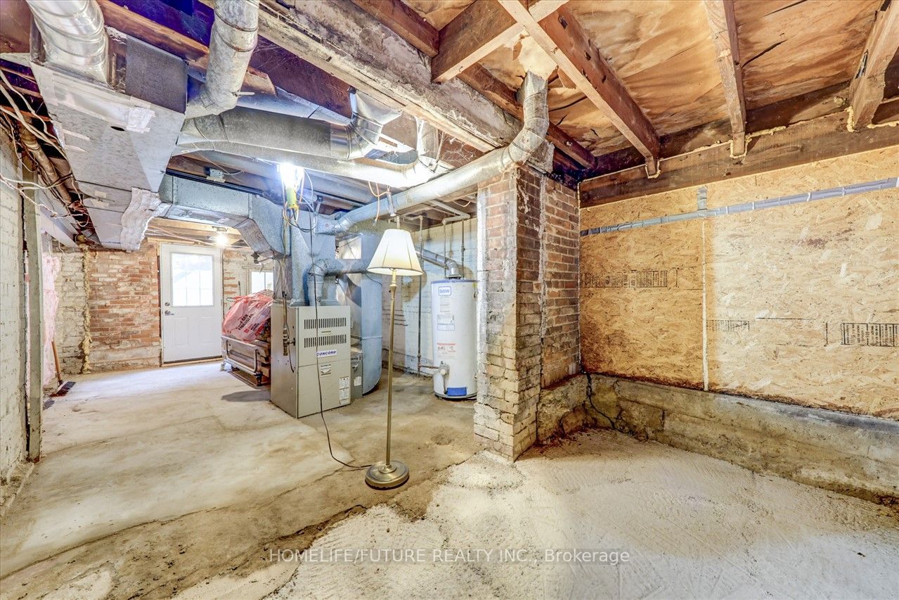 18A Indian Rd Cres