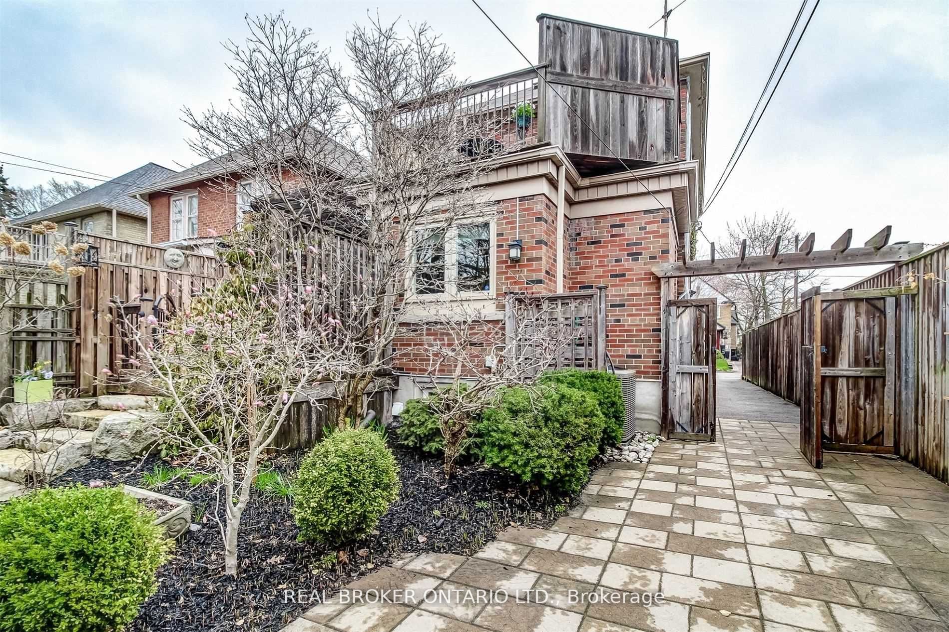12 Grenview Blvd N