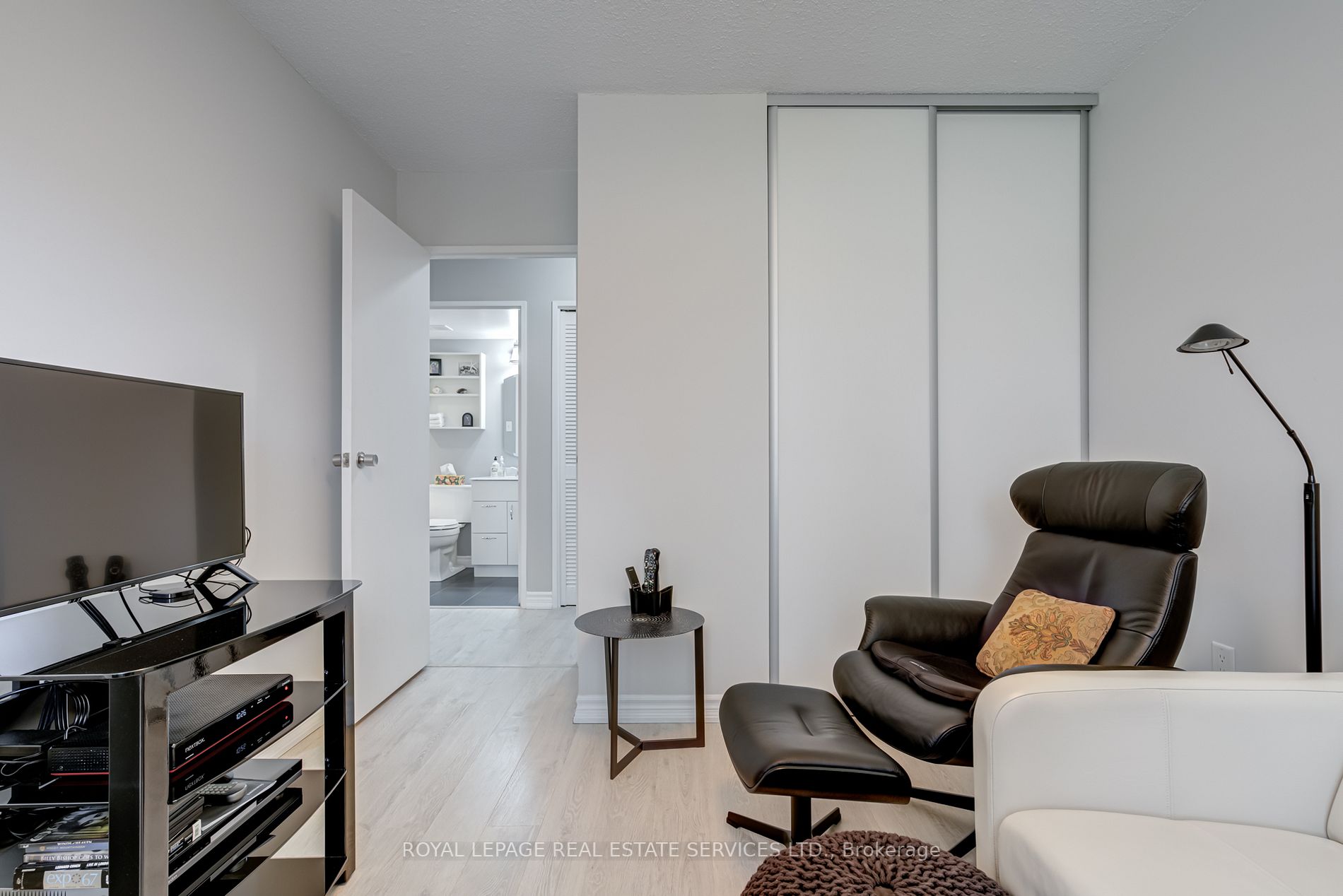 100 Quebec Ave, #403