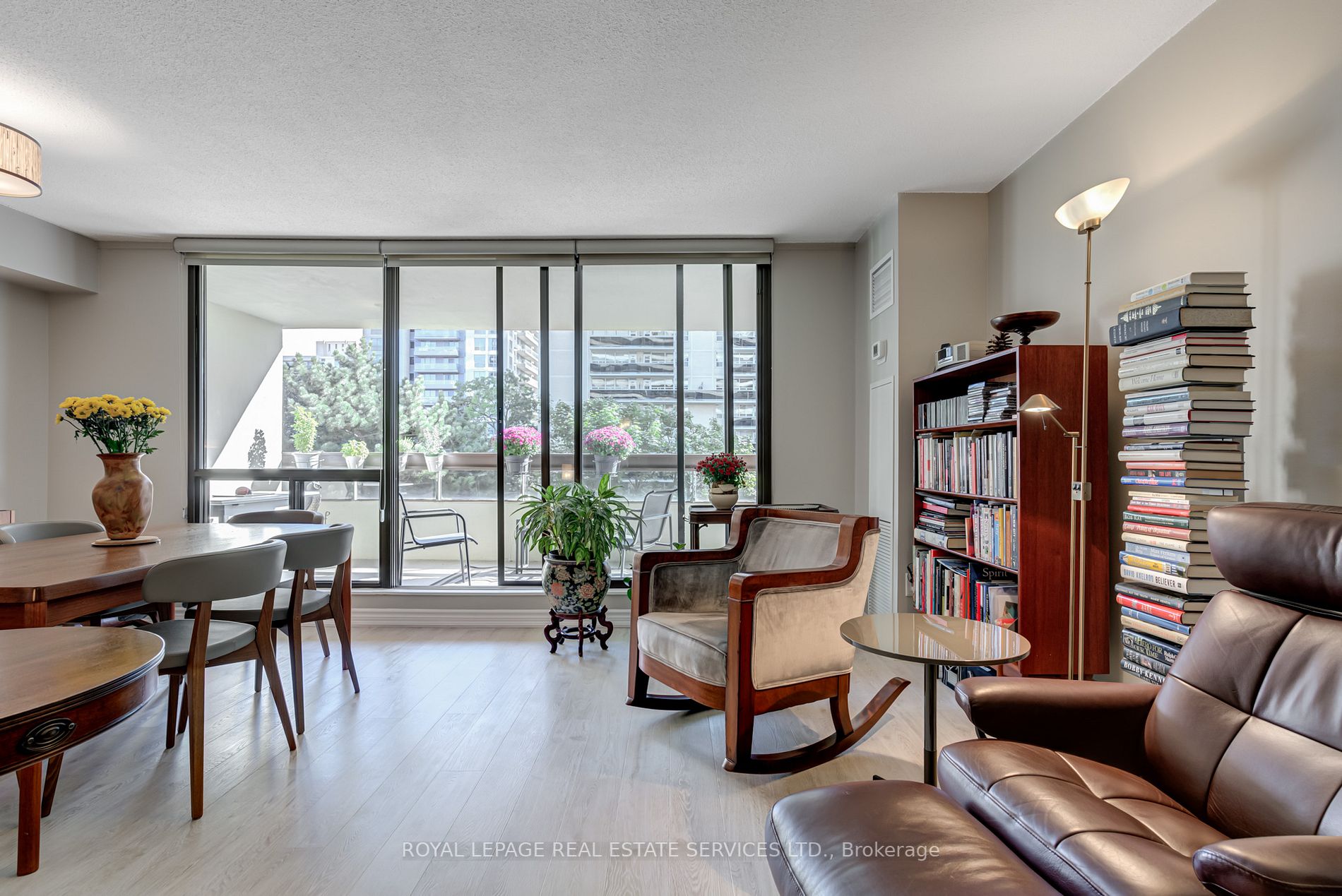 100 Quebec Ave, #403