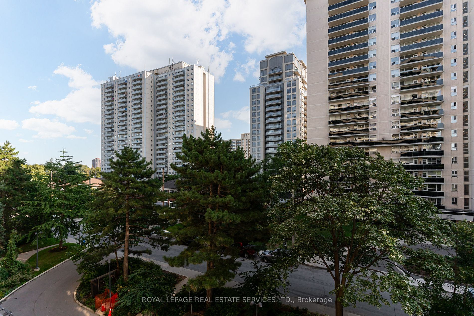 100 Quebec Ave, #403