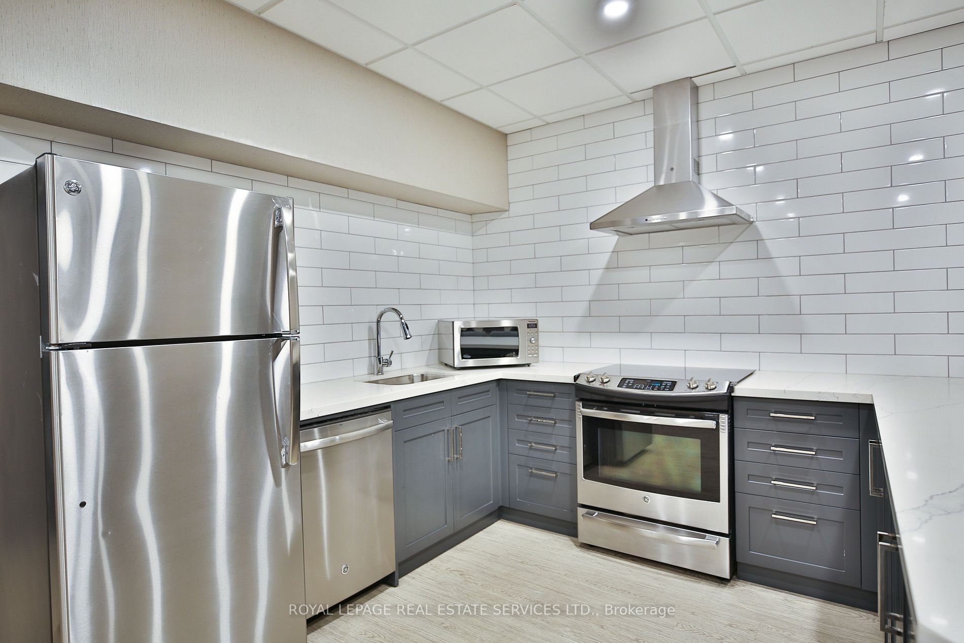 100 Quebec Ave, #403