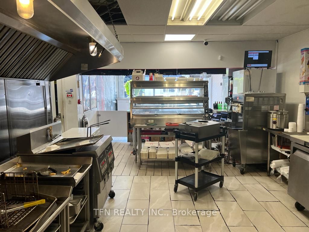 2916 Lakeshore Blvd W