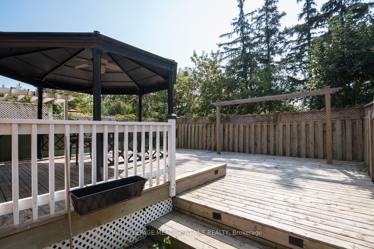 324 Woodlawn Crescent