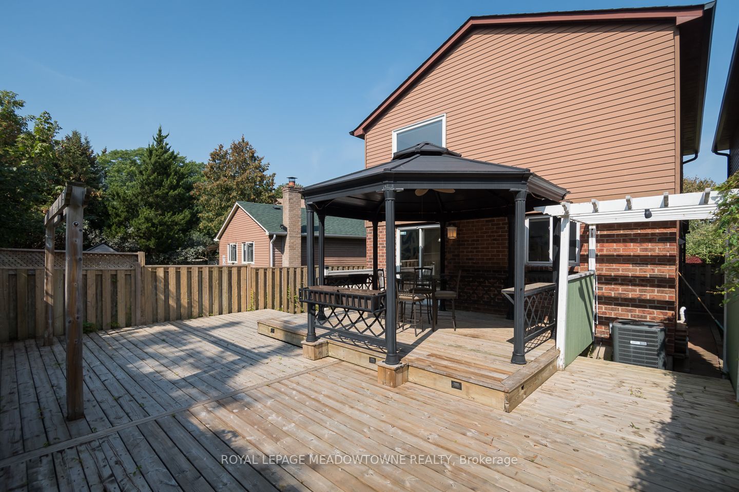 324 Woodlawn Crescent