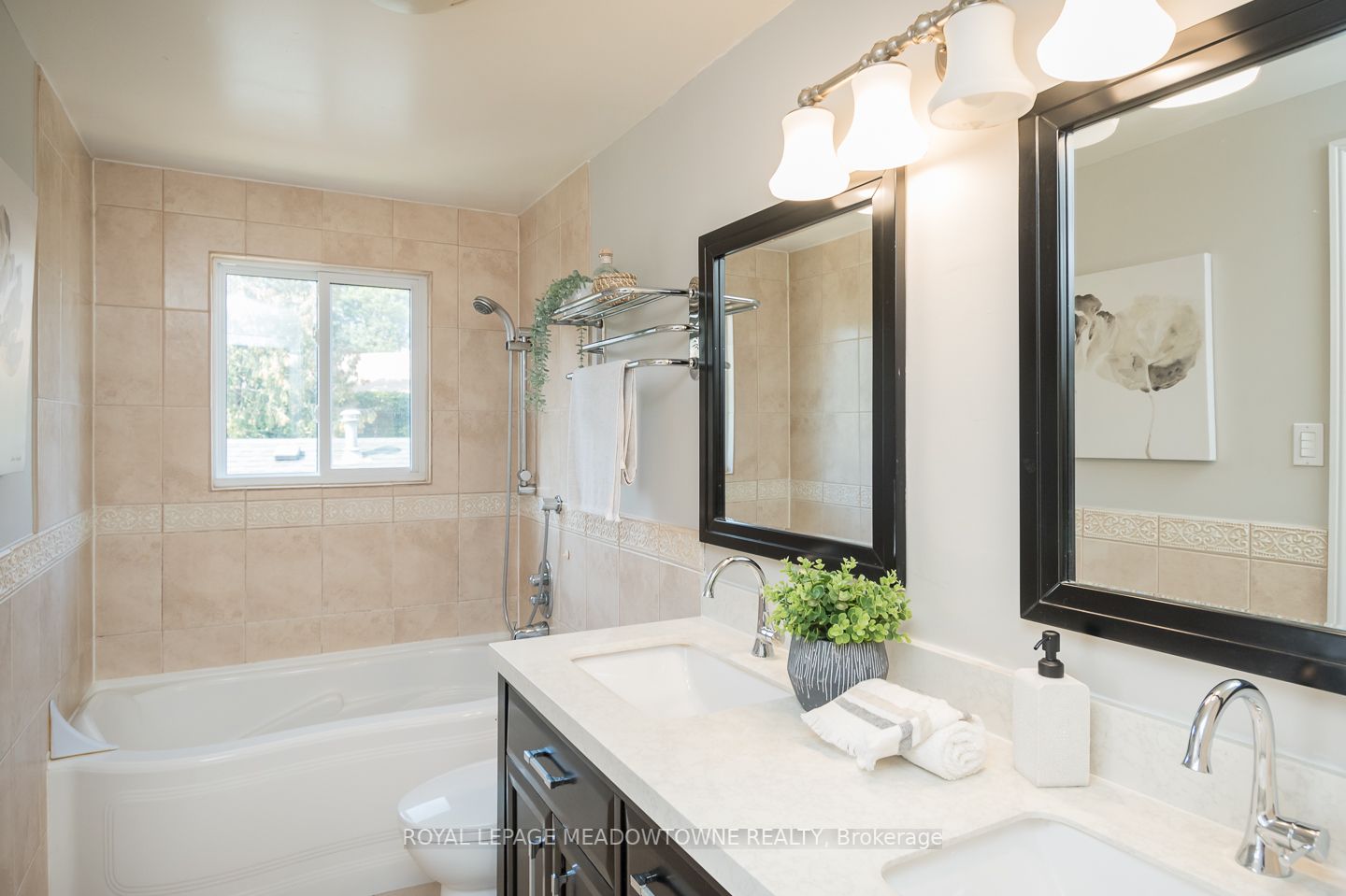 324 Woodlawn Crescent