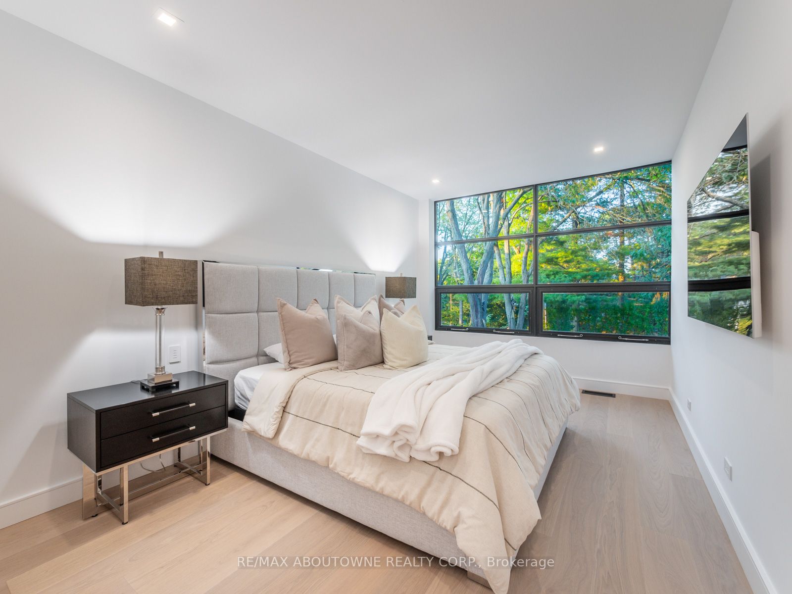 210 Chartwell Road