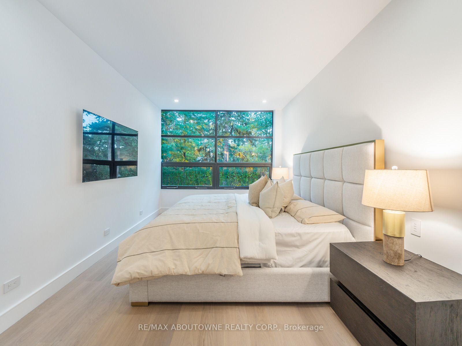 210 Chartwell Road