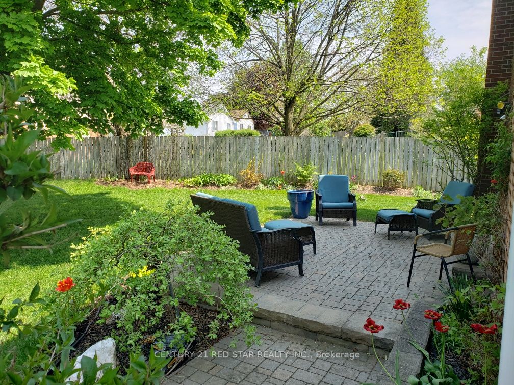 240 Longwood Dr
