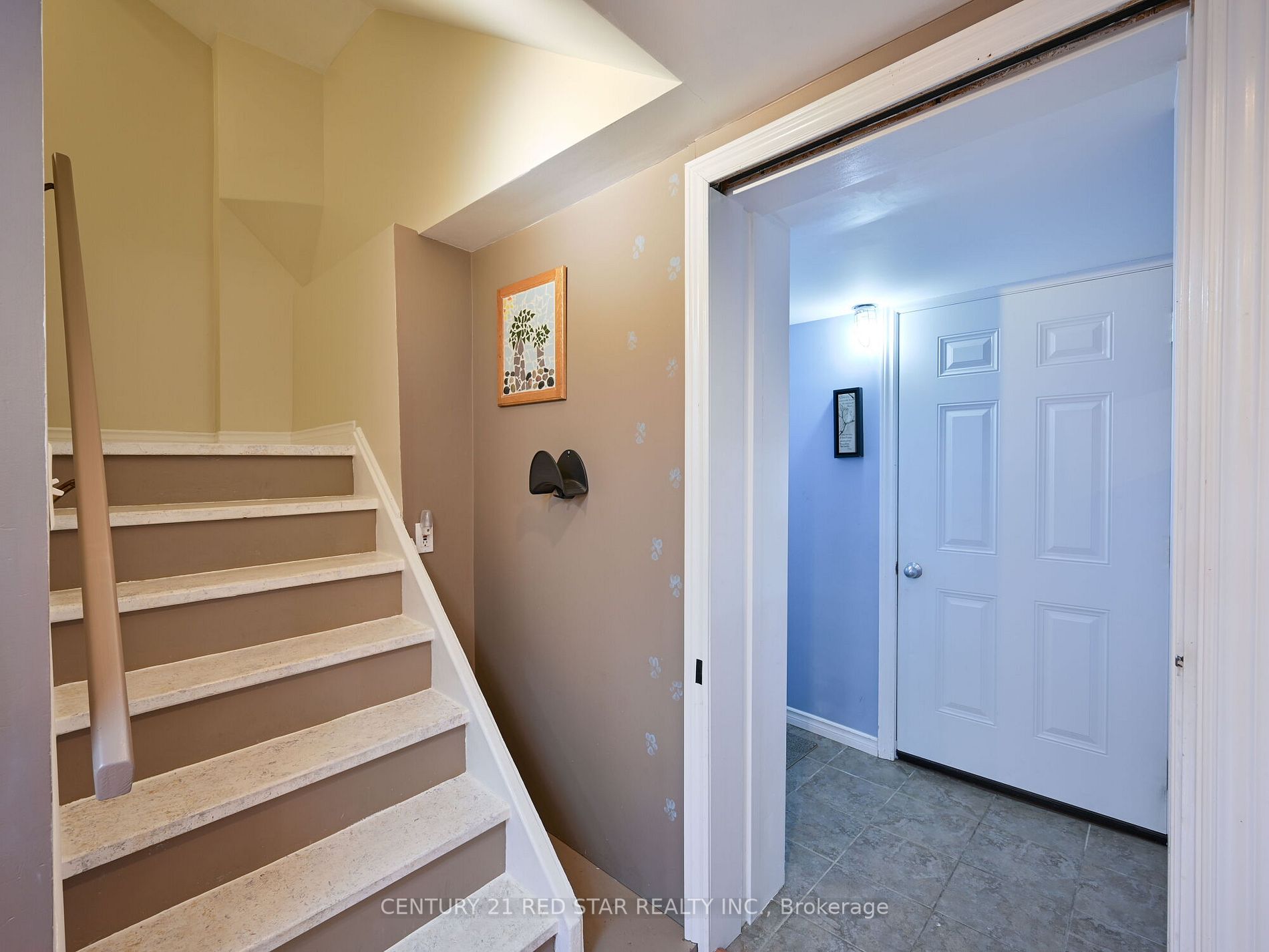 240 Longwood Dr