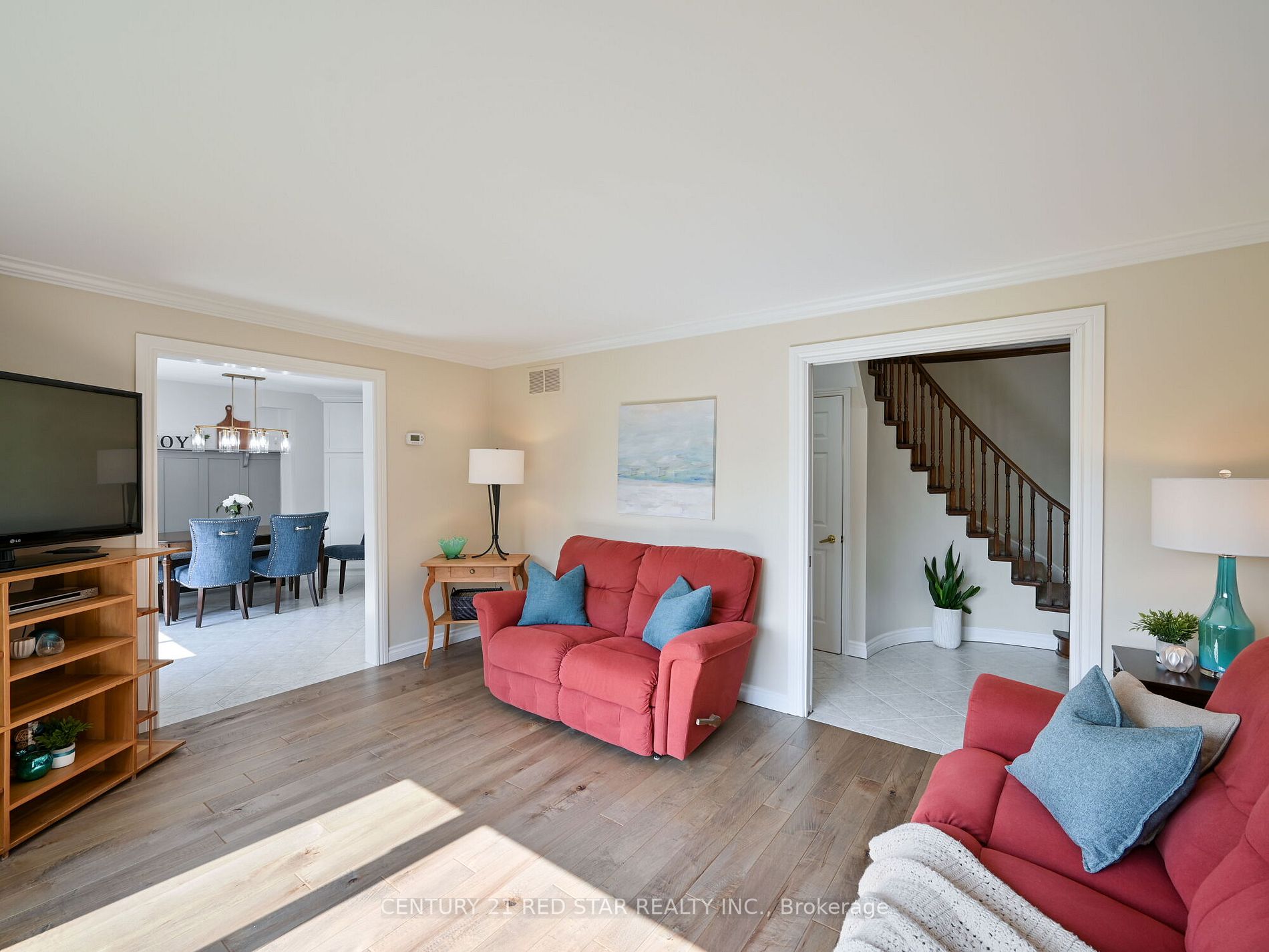 240 Longwood Dr