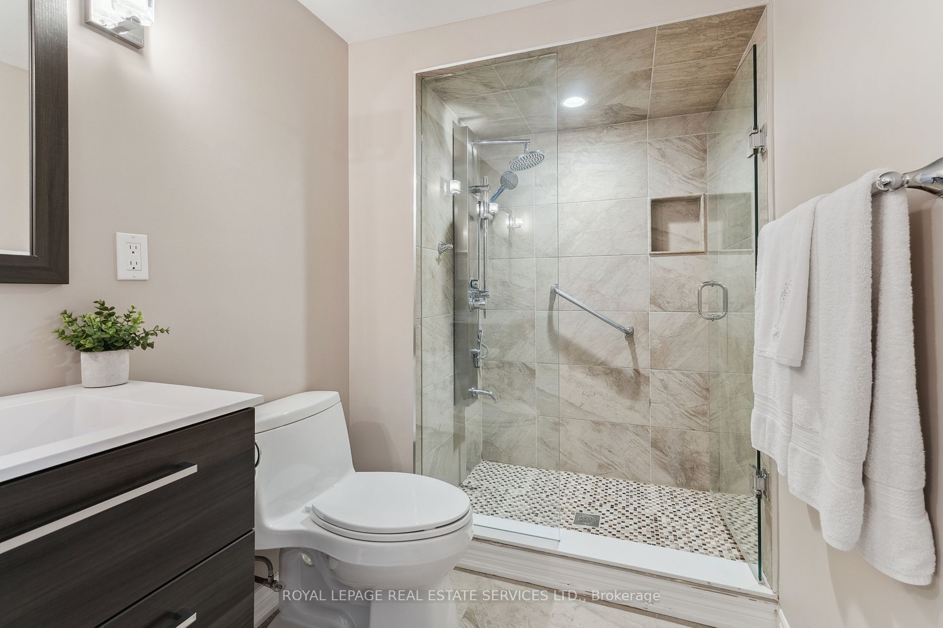 2055 Appleby Line, #211