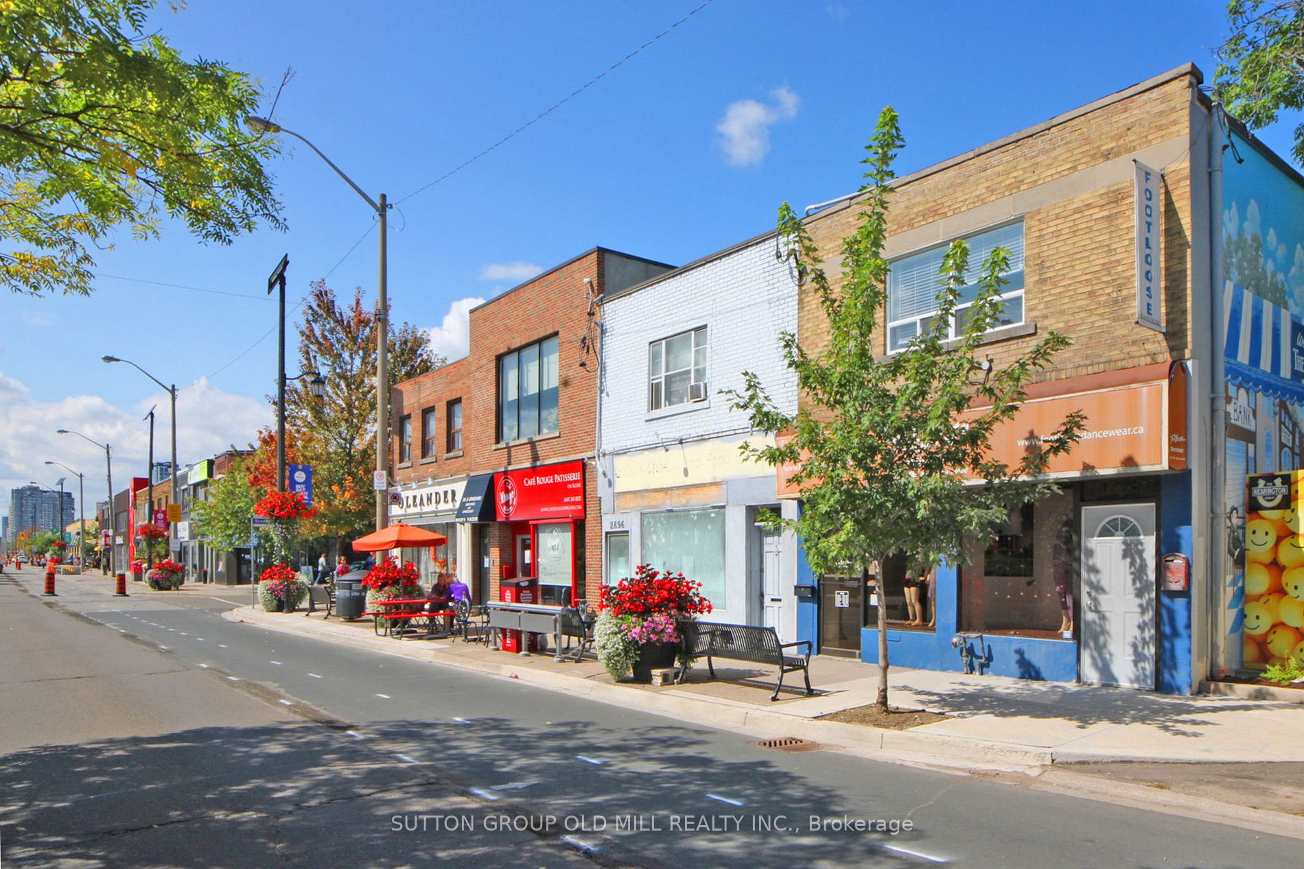 2896 Bloor St W
