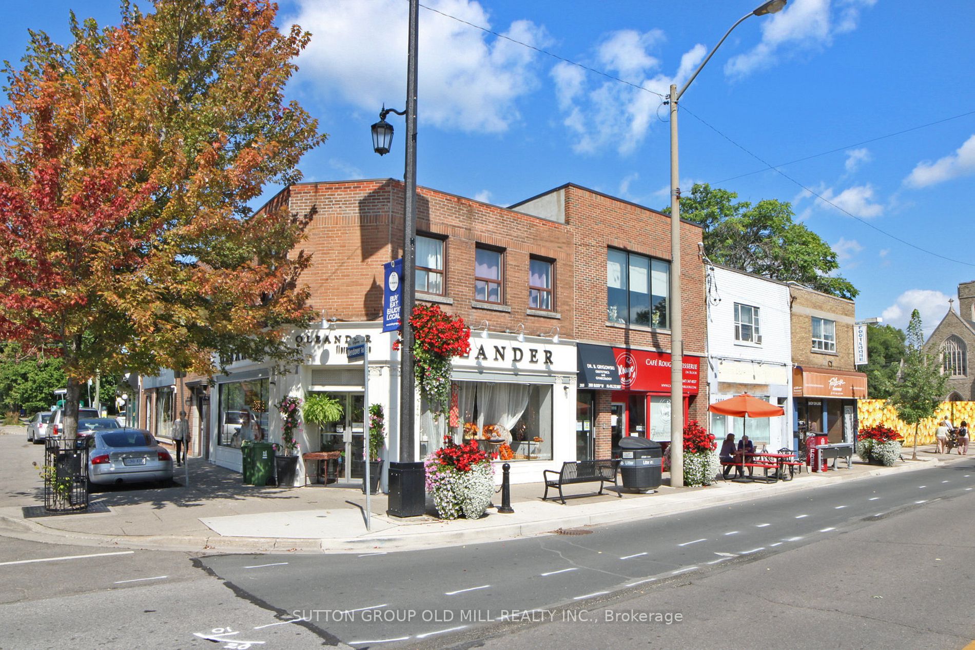 2896 Bloor St W