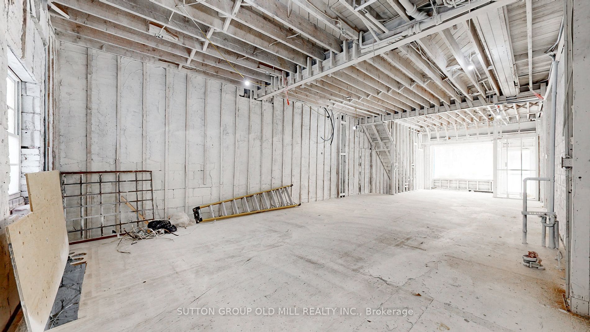 2896 Bloor St W