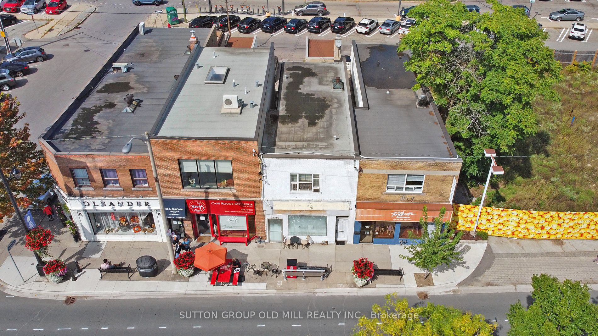 2896 Bloor St W