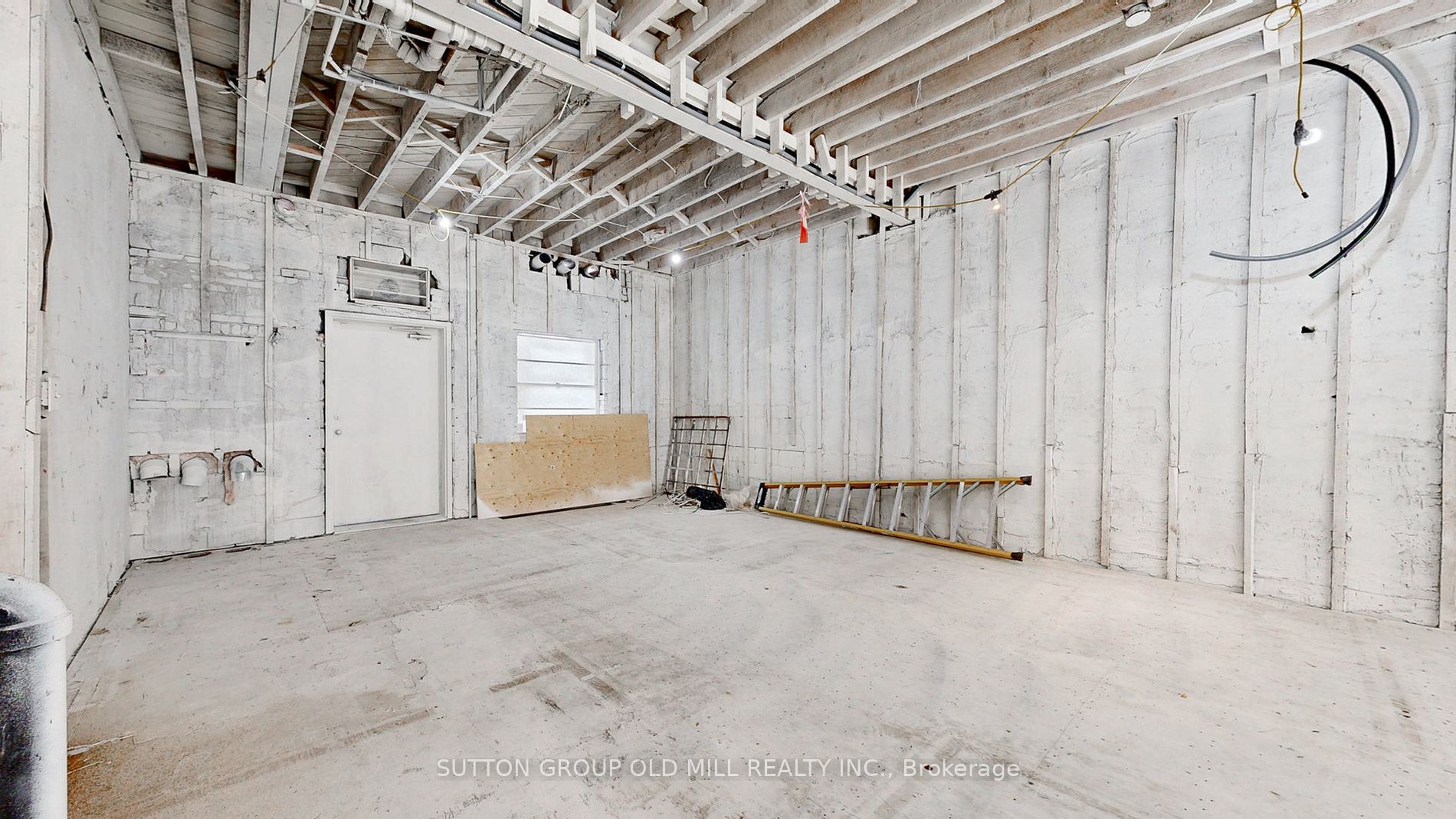 2896 Bloor St W