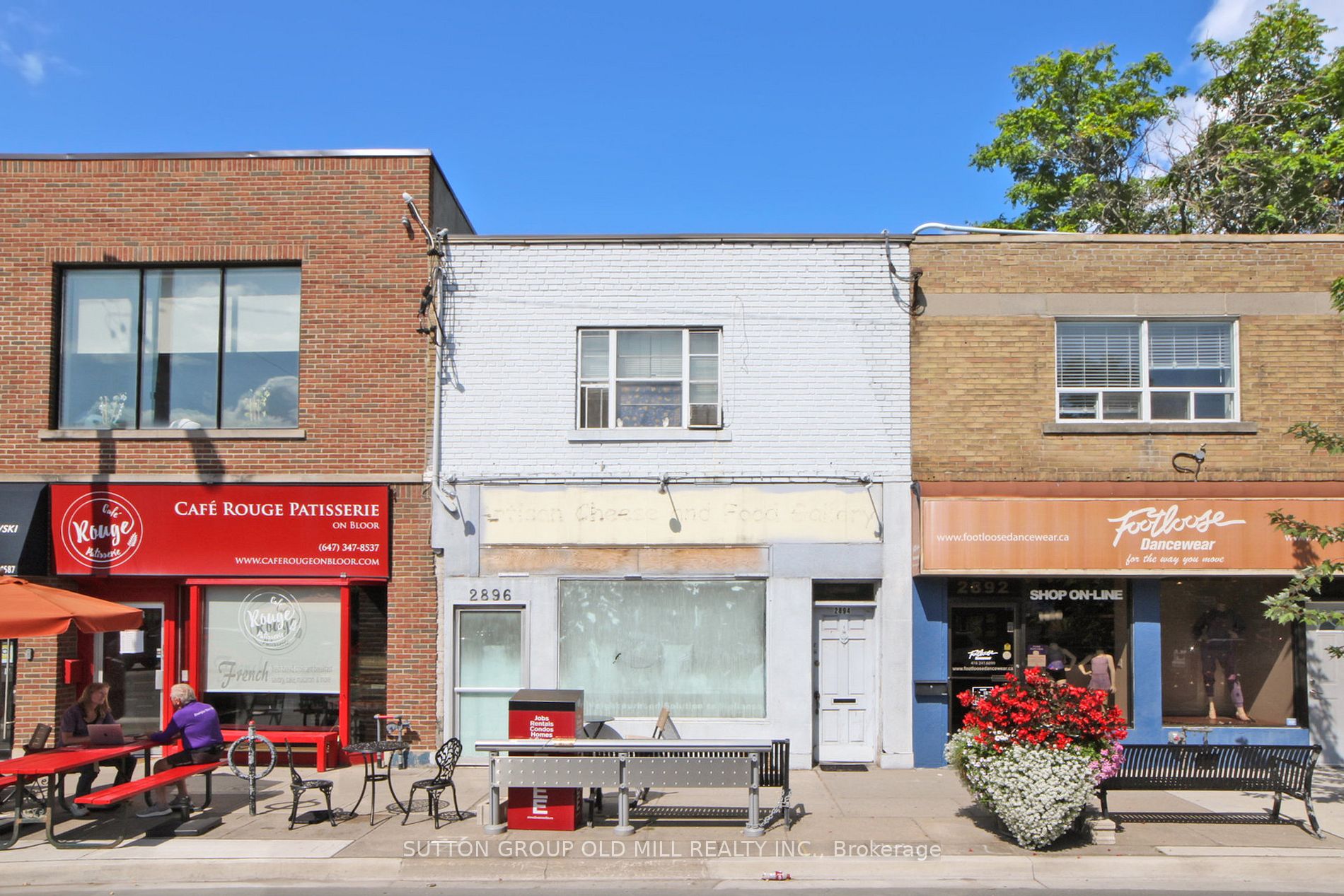 2896 Bloor St W