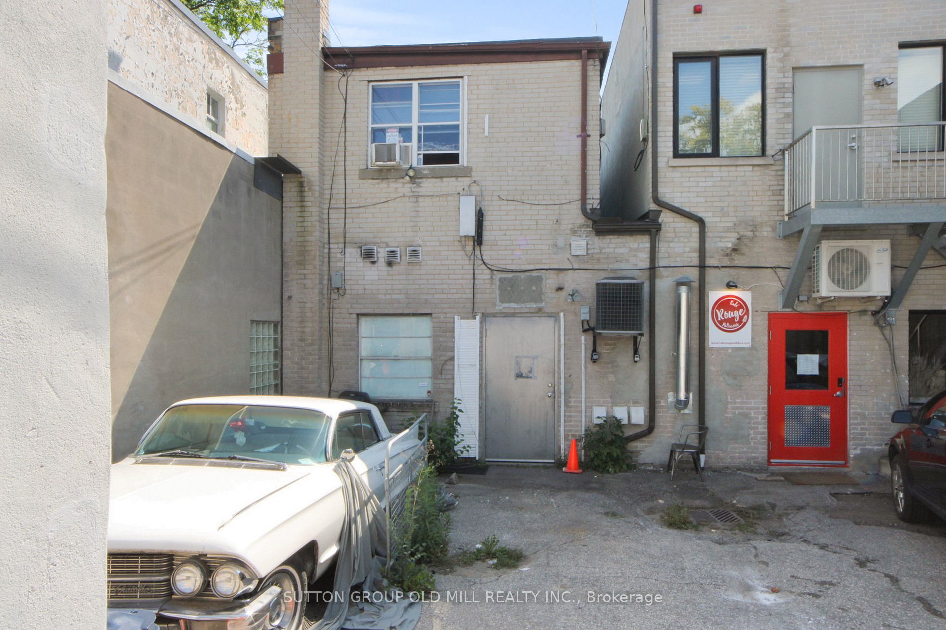 2896 Bloor St W