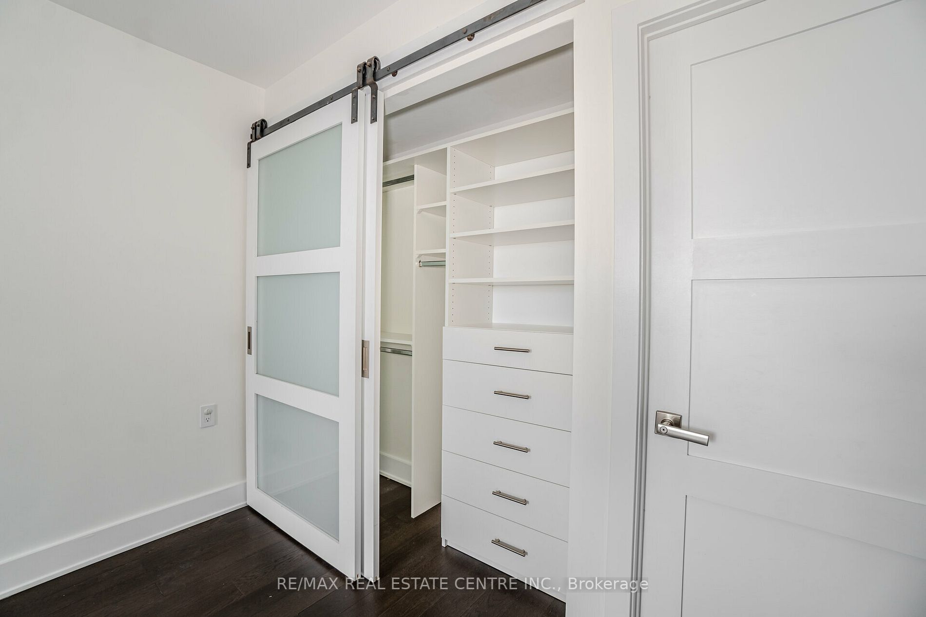 200 Burnhamthorpe Rd E, #1406