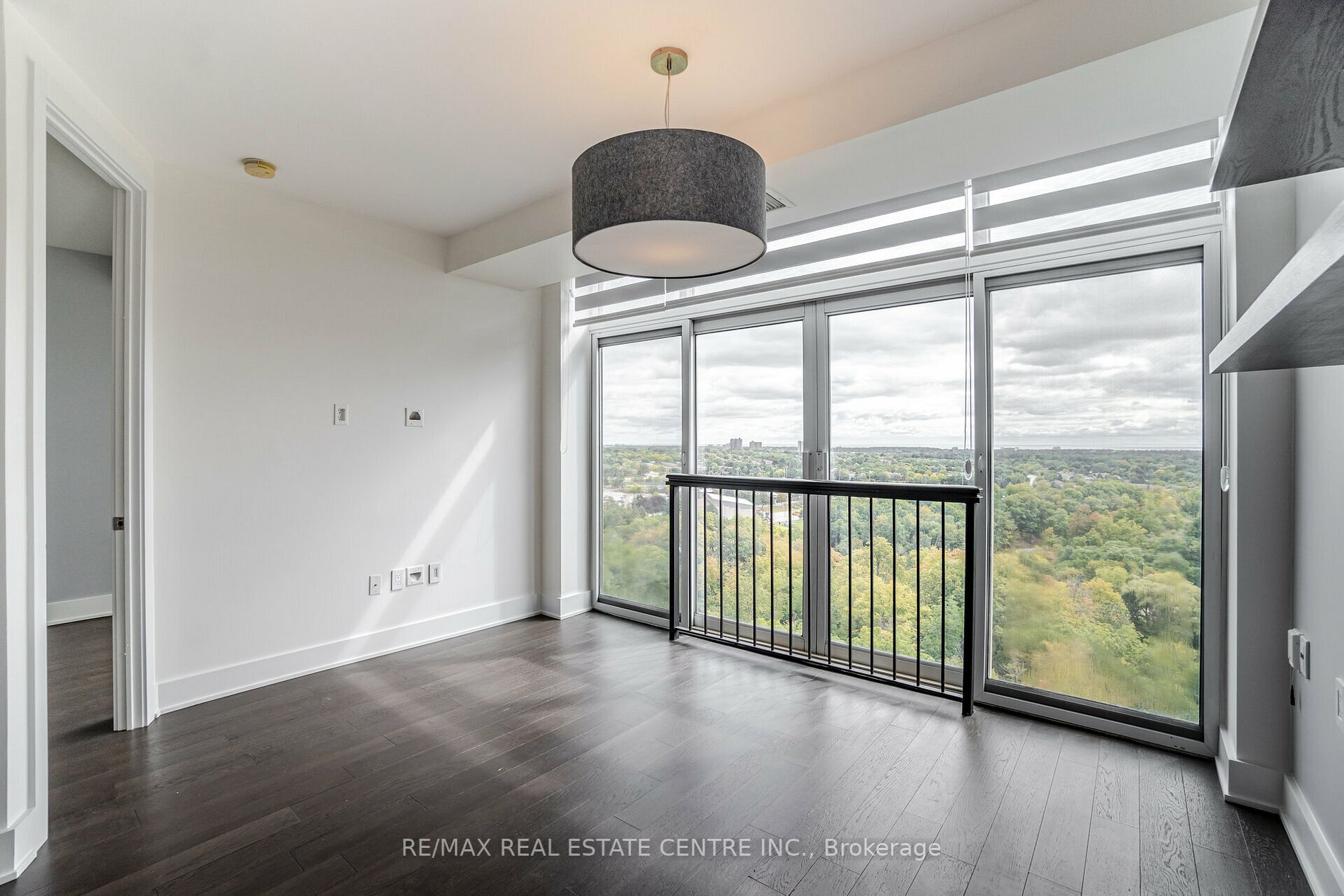 200 Burnhamthorpe Rd E, #1406
