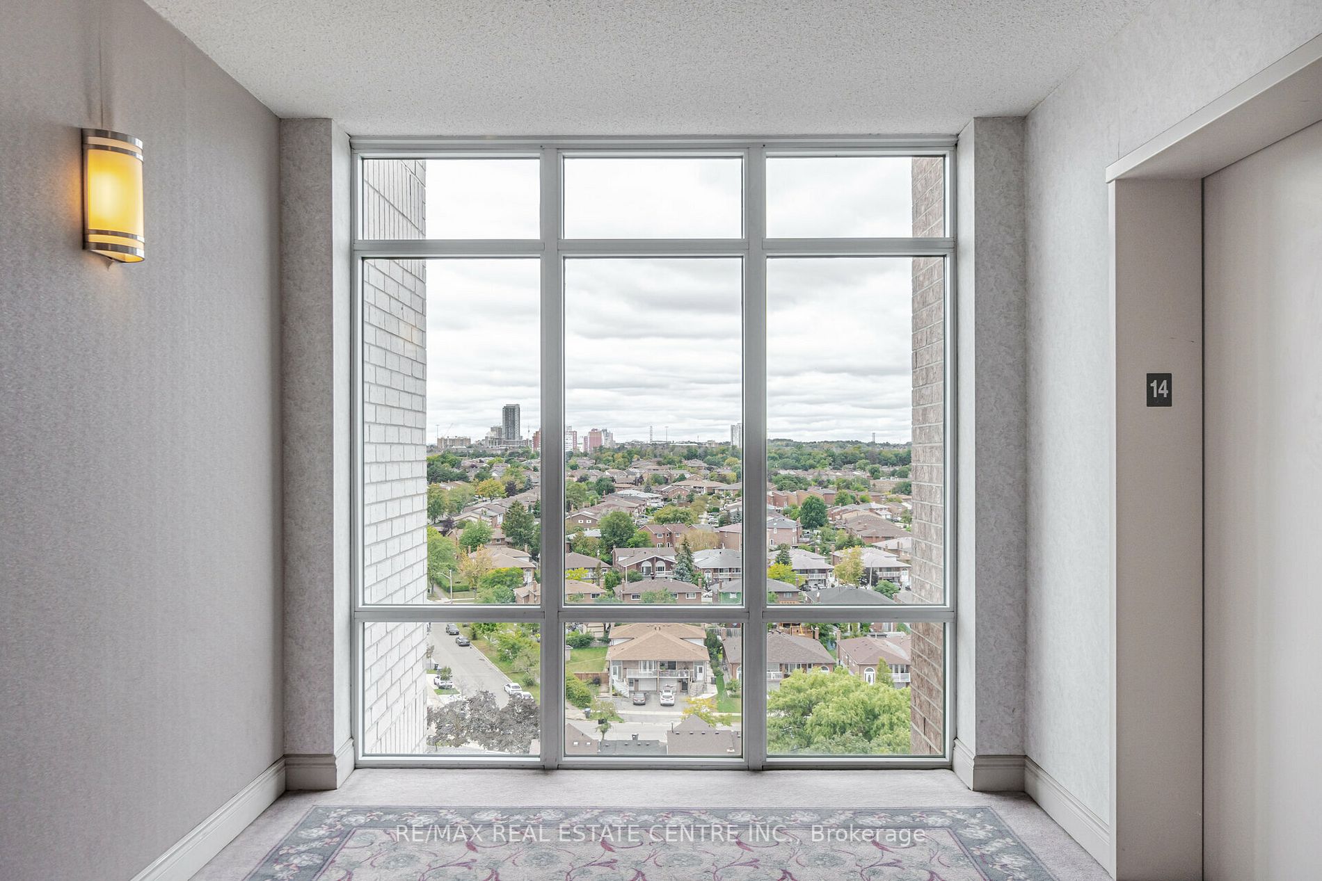 200 Burnhamthorpe Rd E, #1406