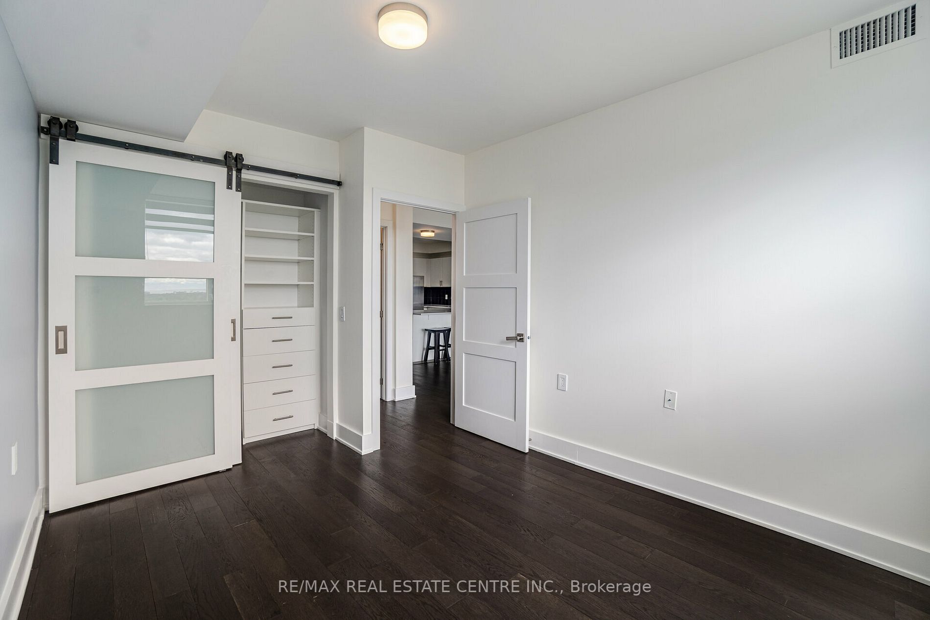 200 Burnhamthorpe Rd E, #1406