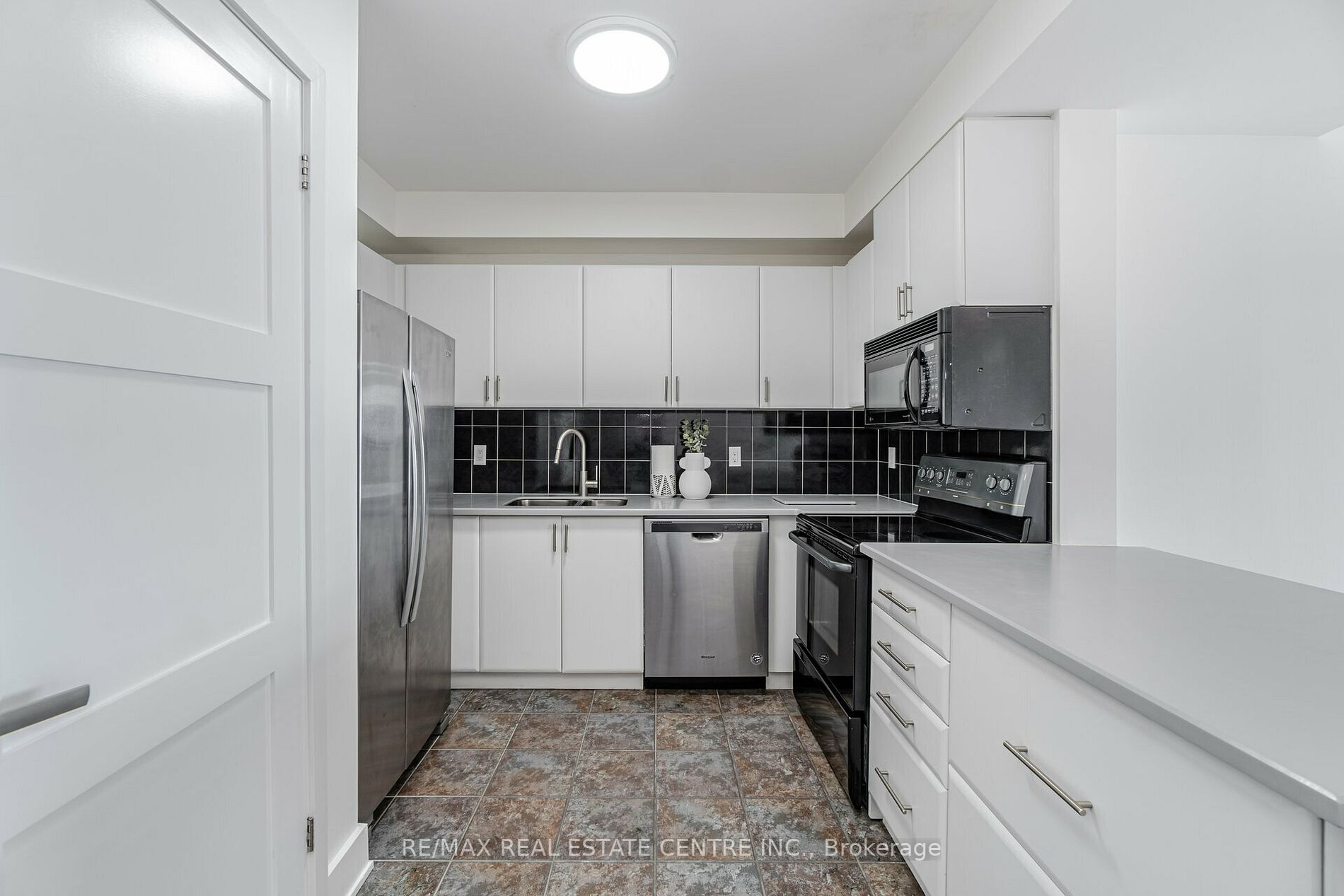 200 Burnhamthorpe Rd E, #1406