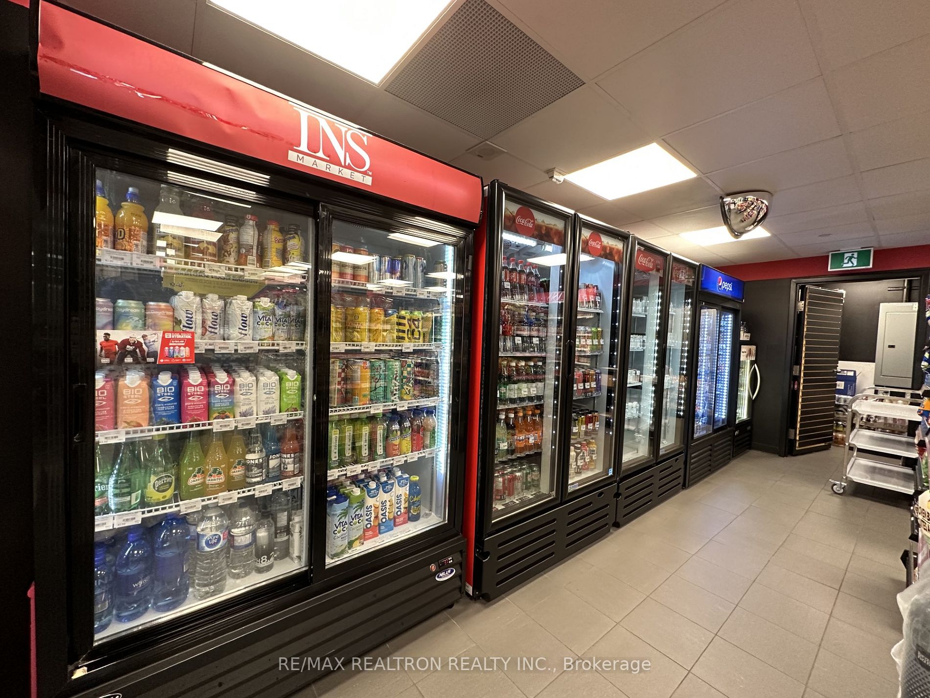 3 100 Queensway West