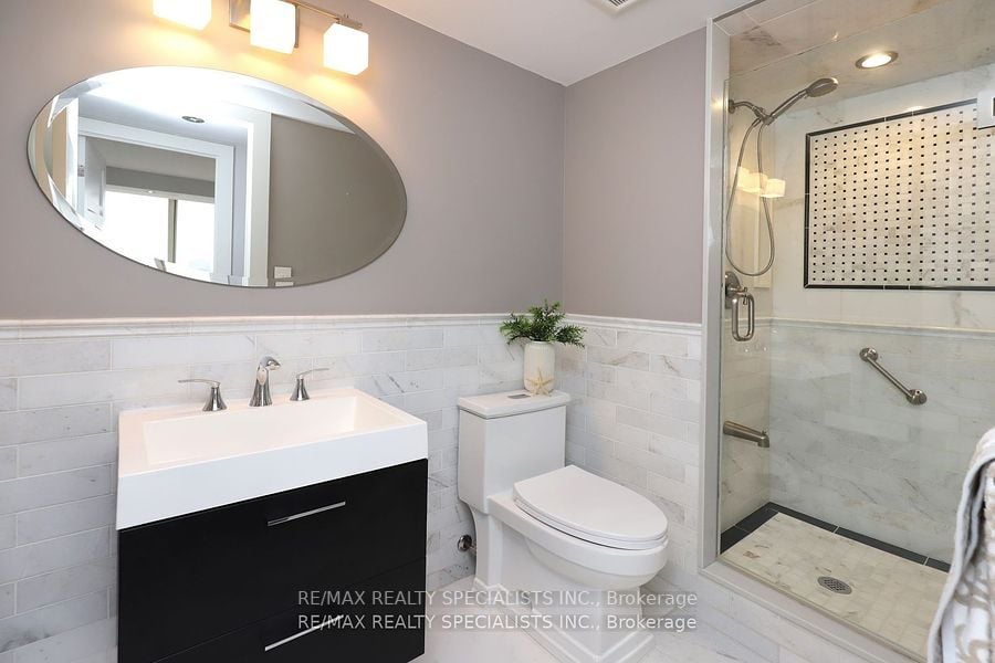 1360 Rathburn Rd E, #705