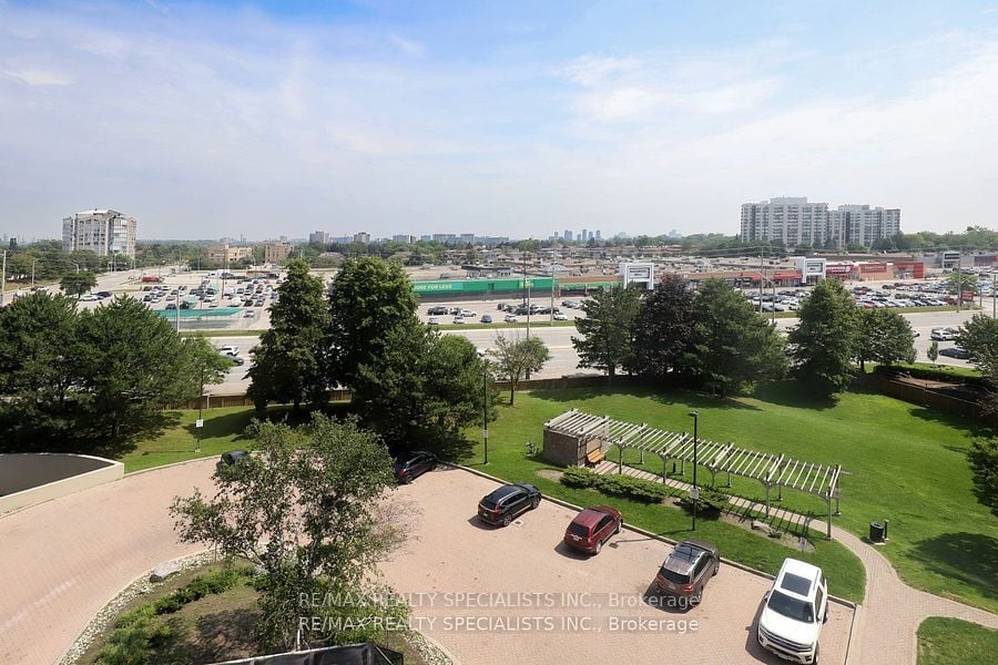 1360 Rathburn Rd E, #705