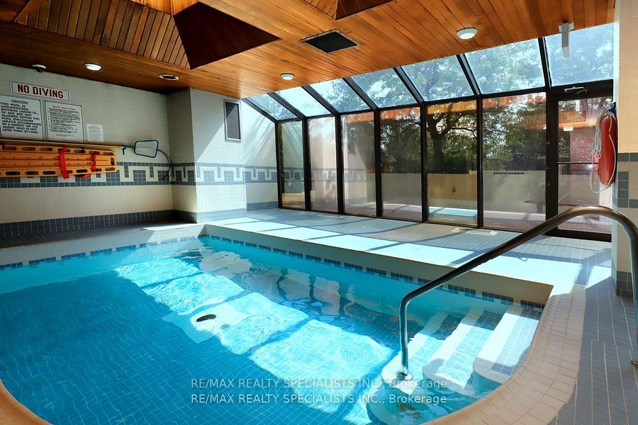 1360 Rathburn Rd E, #705