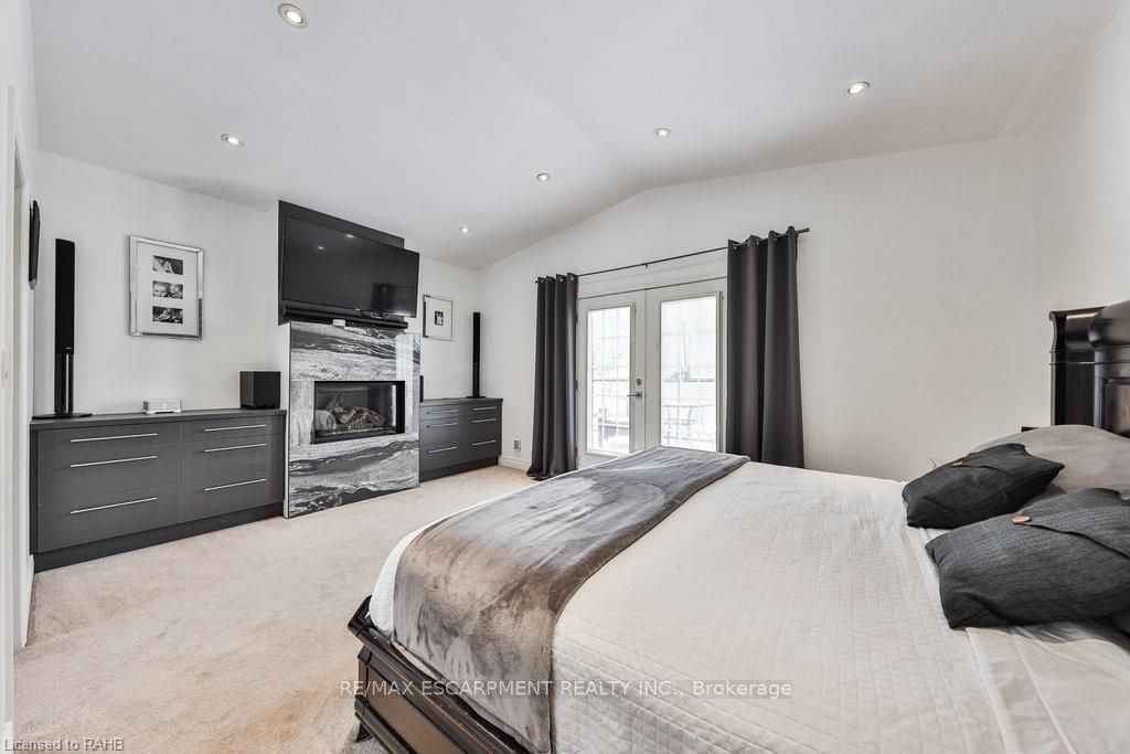 329 Erindale Dr