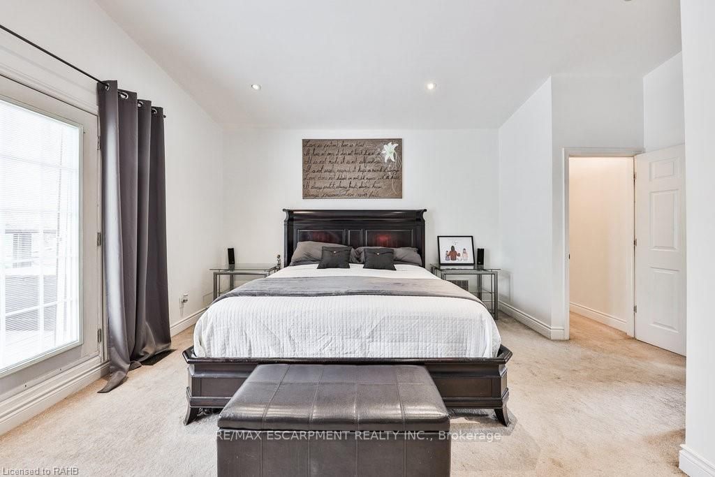 329 Erindale Dr