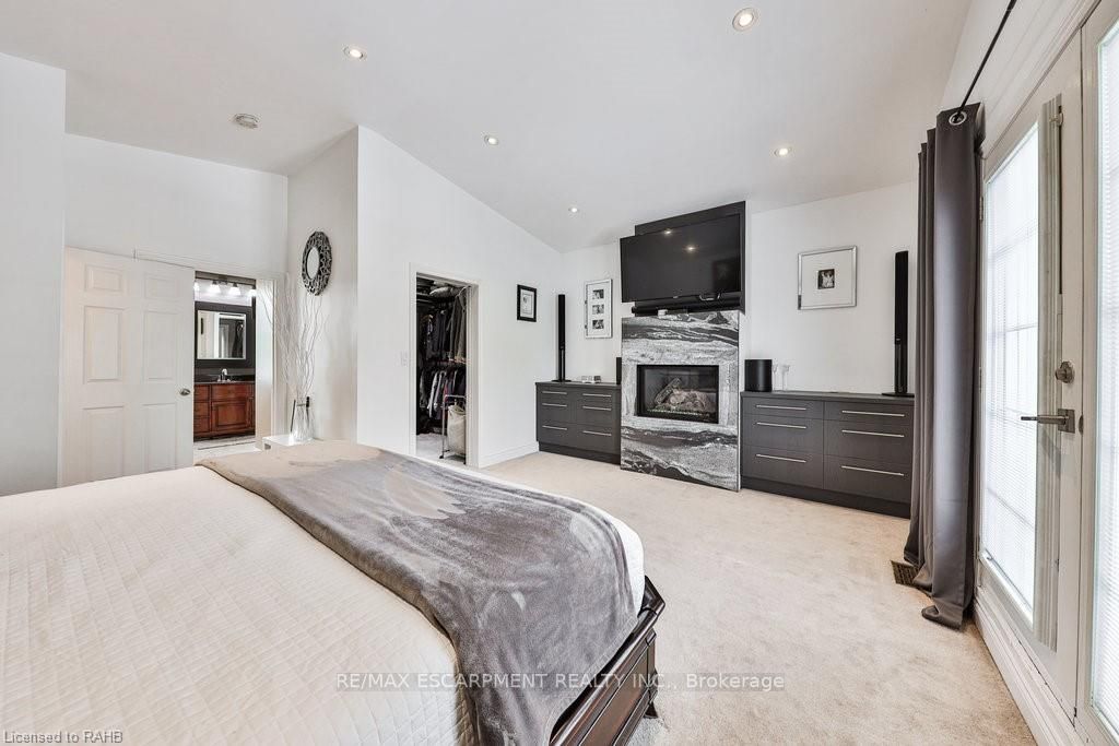 329 Erindale Dr