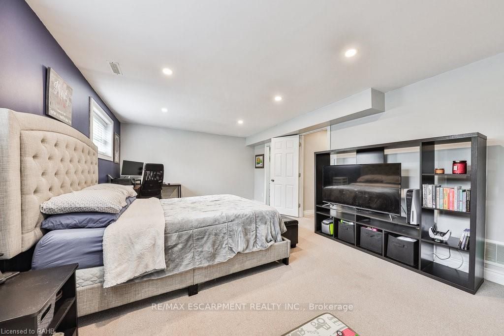 329 Erindale Dr
